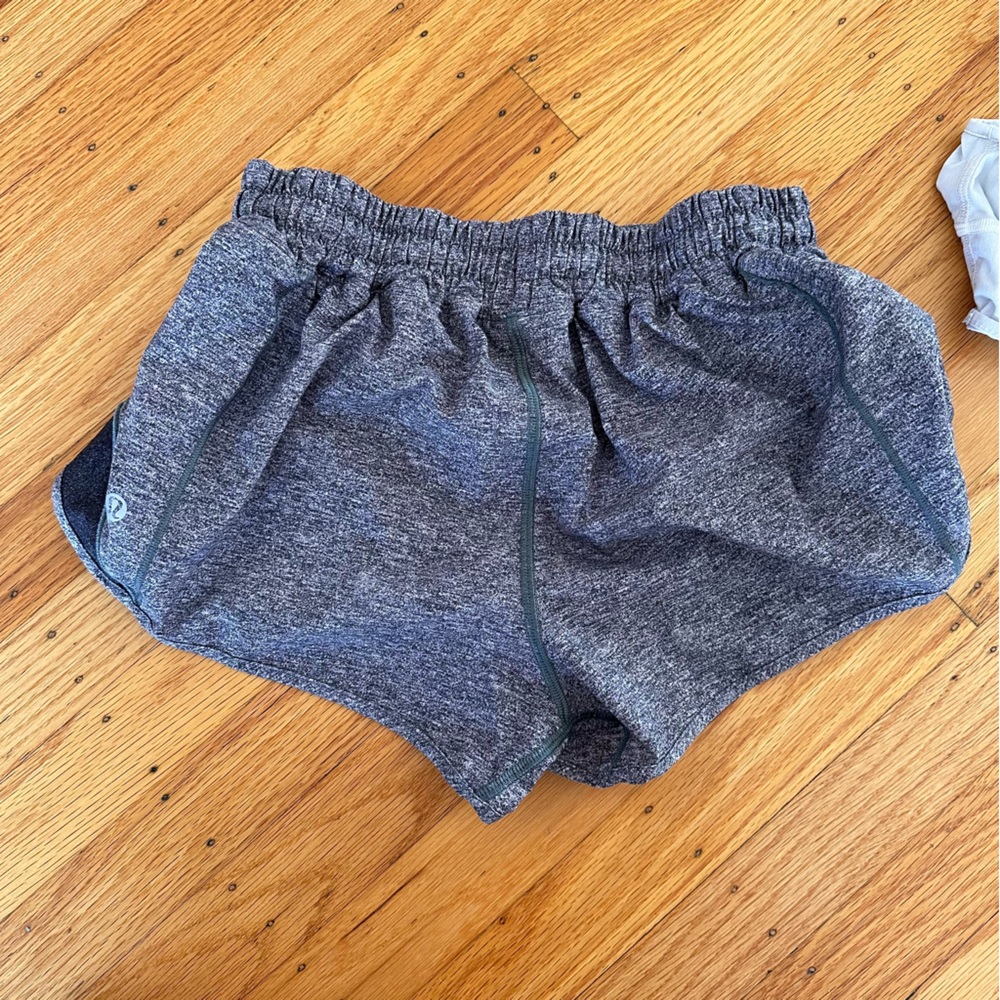 Gray lululemon hotty hot shorts - Size 6